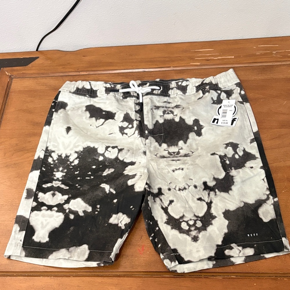Neff NWT Black and White Tie-Dye Twill Shorts Size XL